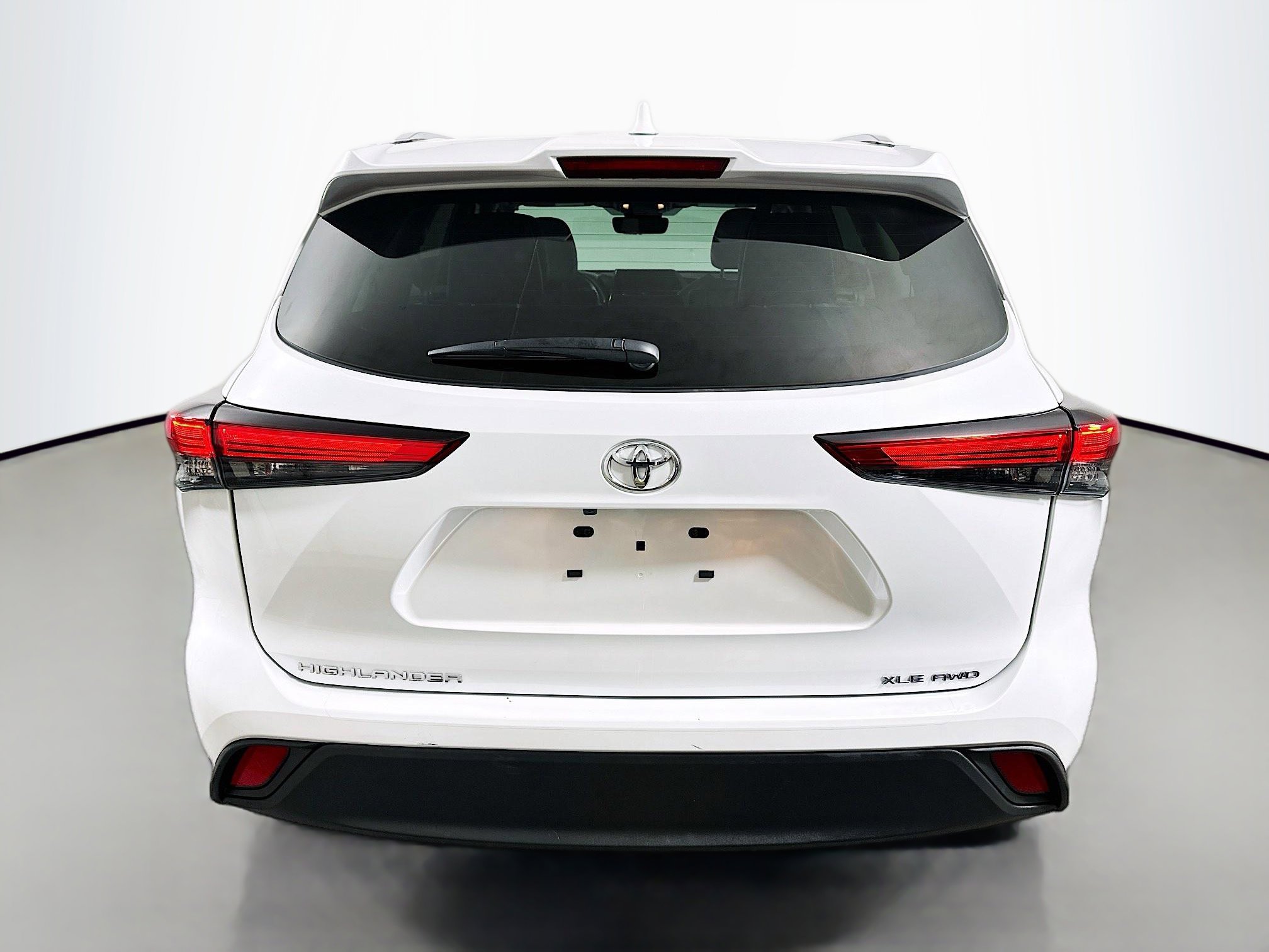 Used 2023 Toyota Highlander XLE image 6