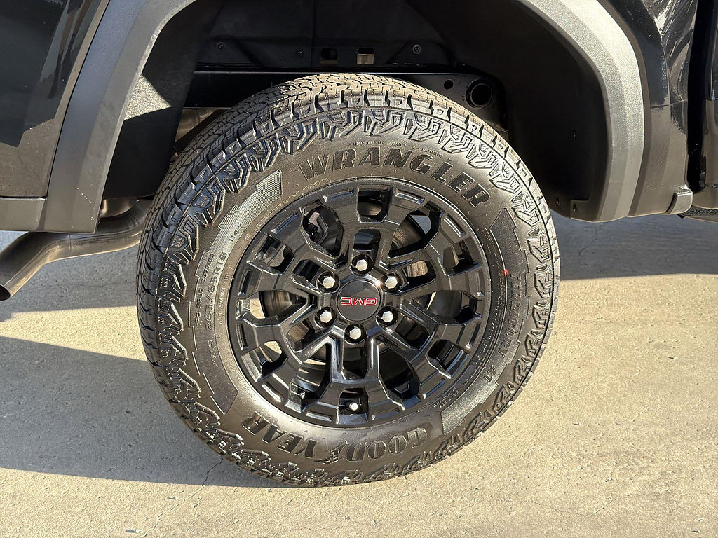New 2026 GMC Canyon Elevation w/ Convenience Package RWD image 4
