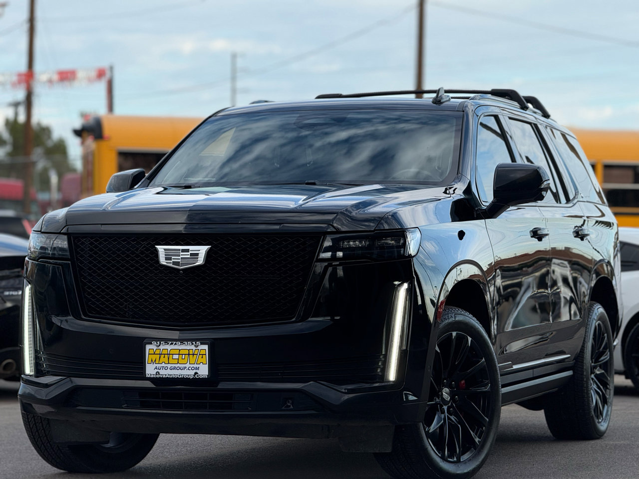 Used 2022 Cadillac Escalade Sport Platinum w/ LPO, ONYX Package image 3