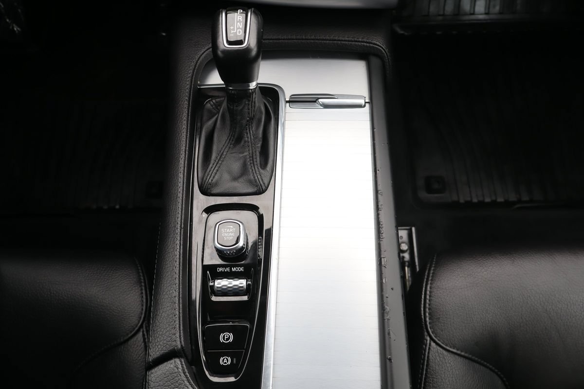 Used 2018 Volvo XC90 T6 Momentum w/ Convenience Package AWD/4WD image 39