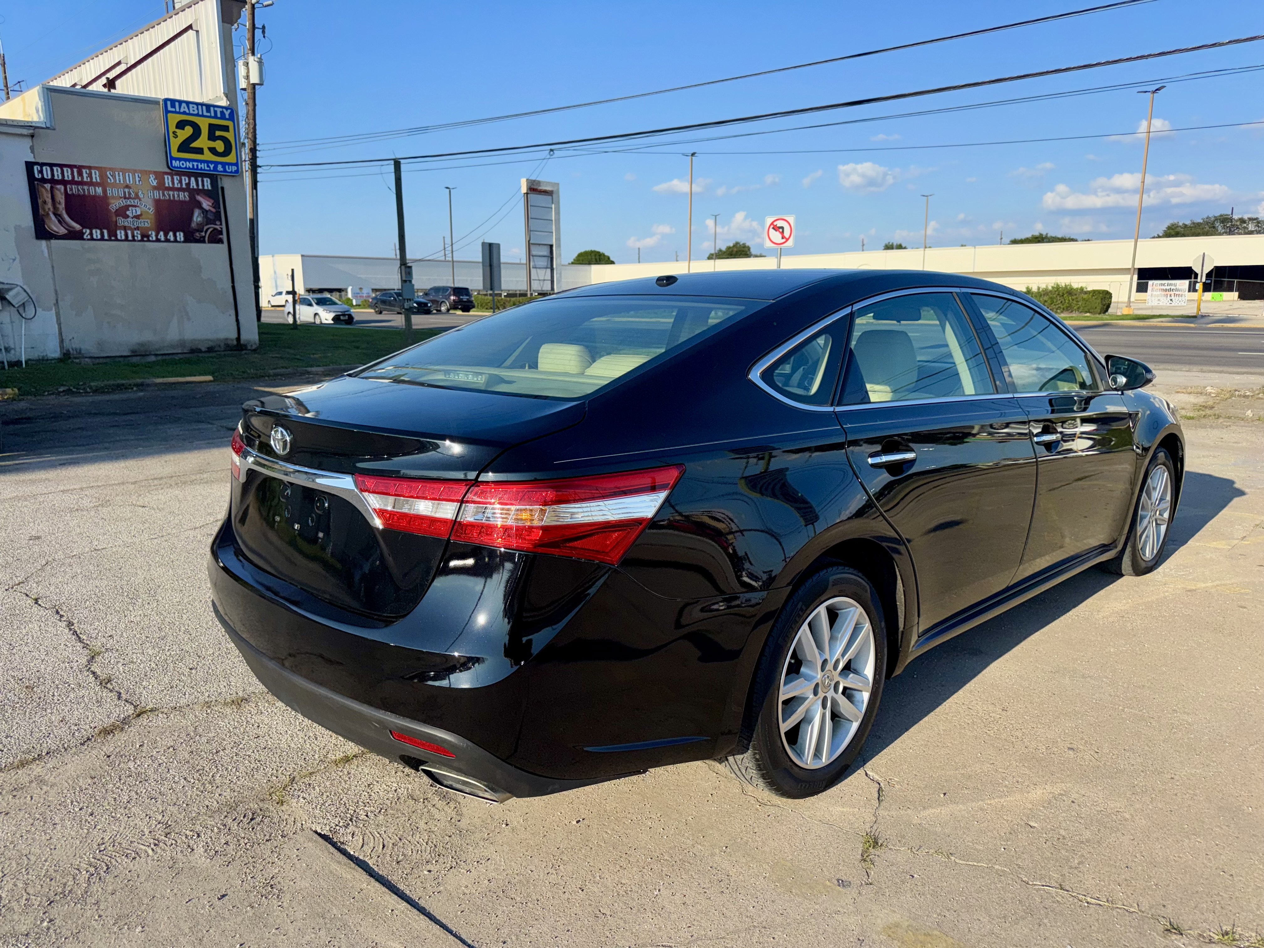 Used 2015 Toyota Avalon Limited image 5