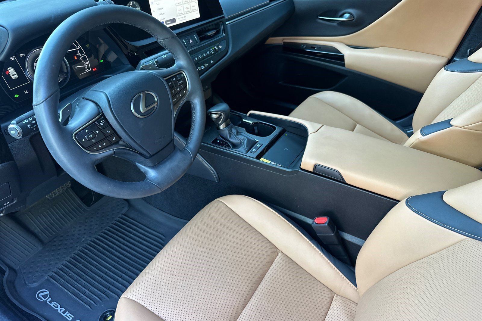 Used 2024 Lexus ES 300h w/ Premium Package image 11