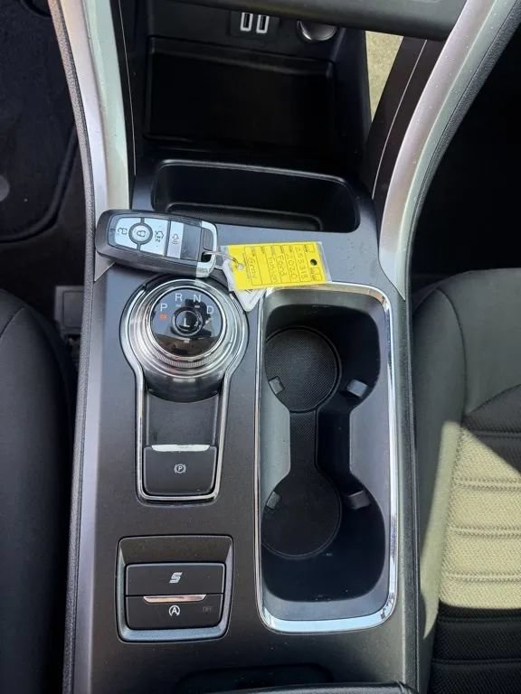 Used 2020 Ford Fusion SE FWD image 19