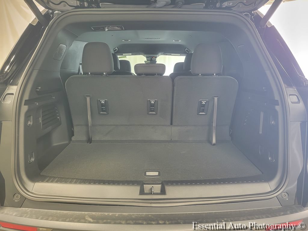 New 2026 Chevrolet Traverse LT w/ Driver Confidence Package AWD/4WD image 17
