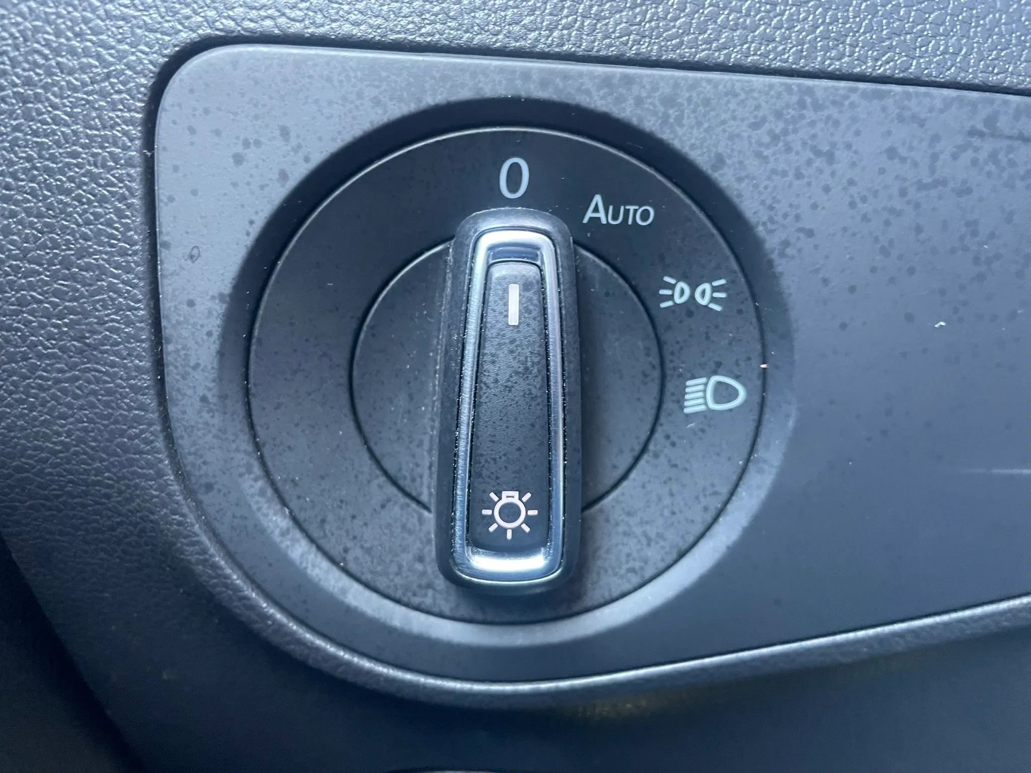 Used 2019 Volkswagen Tiguan SE w/ Panoramic Sunroof Package AWD/4WD image 11