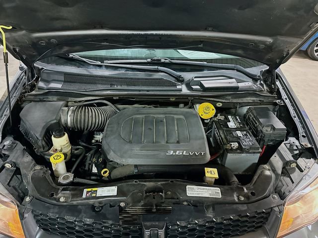 Used 2016 Dodge Grand Caravan R/T w/ Driver Convenience Group image 32