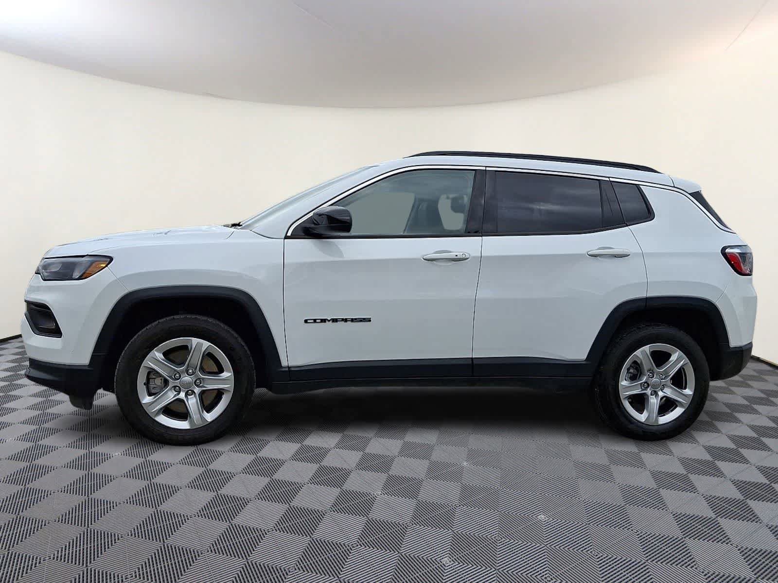 Used 2023 Jeep Compass Latitude image 8