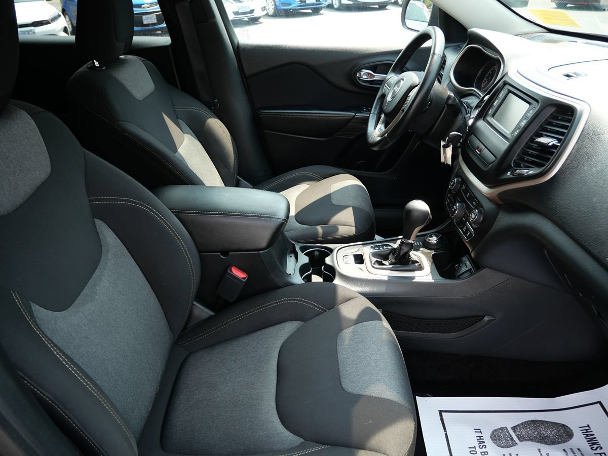 Used 2016 Jeep Cherokee Sport w/ Cold Weather Group AWD/4WD image 18