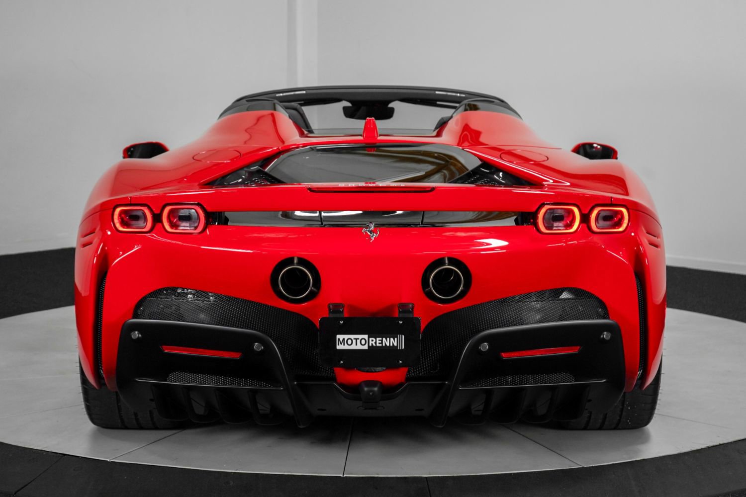 Used 2022 Ferrari SF90 Spider image 10