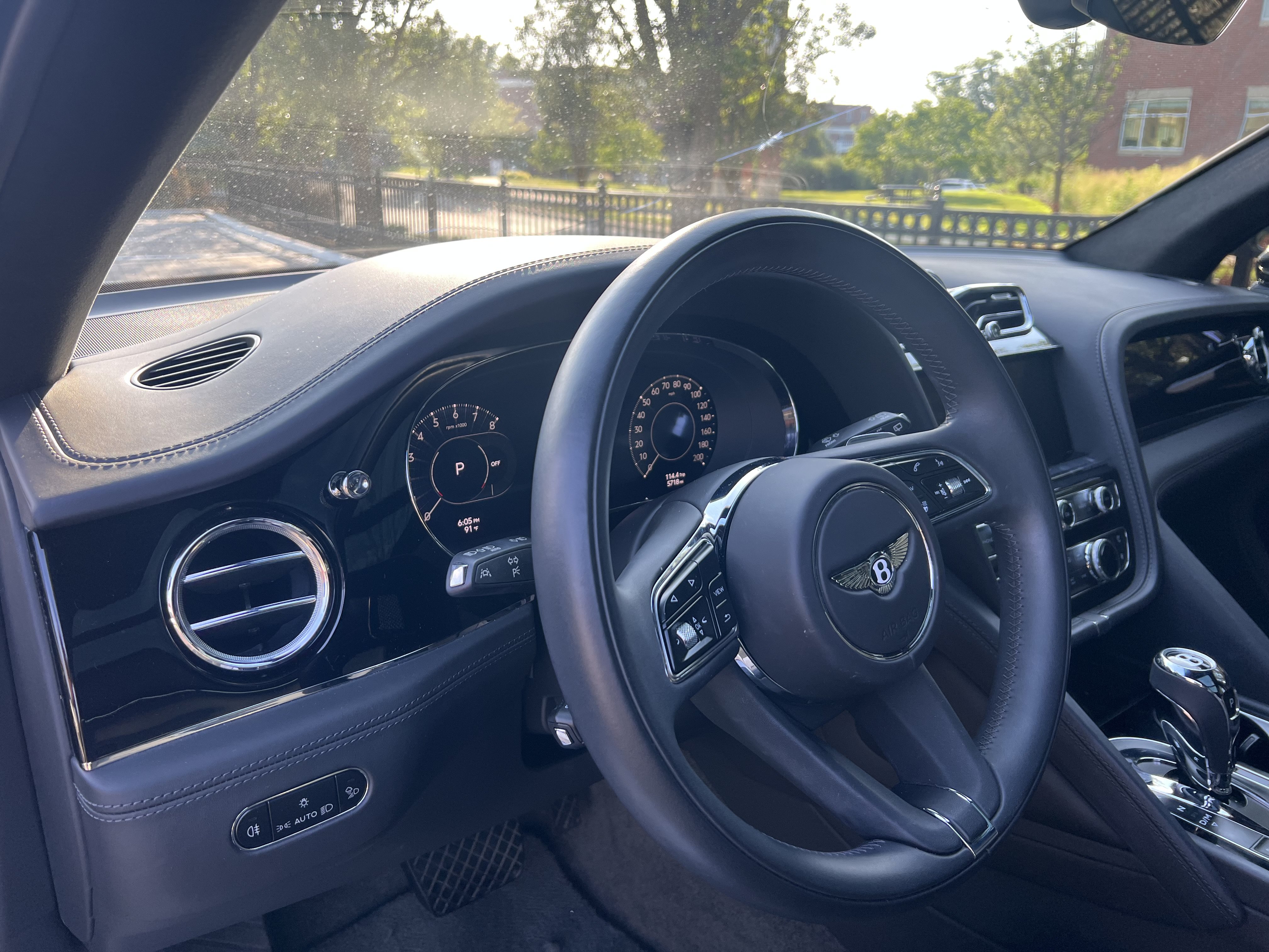 Used 2024 Bentley Bentayga Plug-In Hybrid AWD/4WD image 8