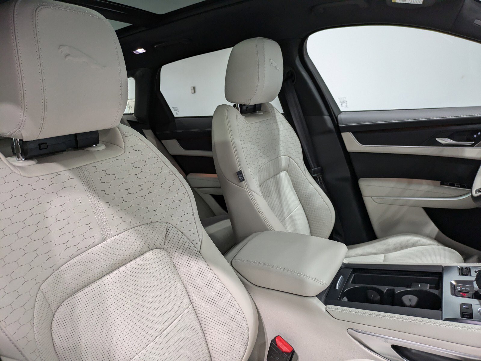 Used 2025 Jaguar F-PACE R-Dynamic S image 25