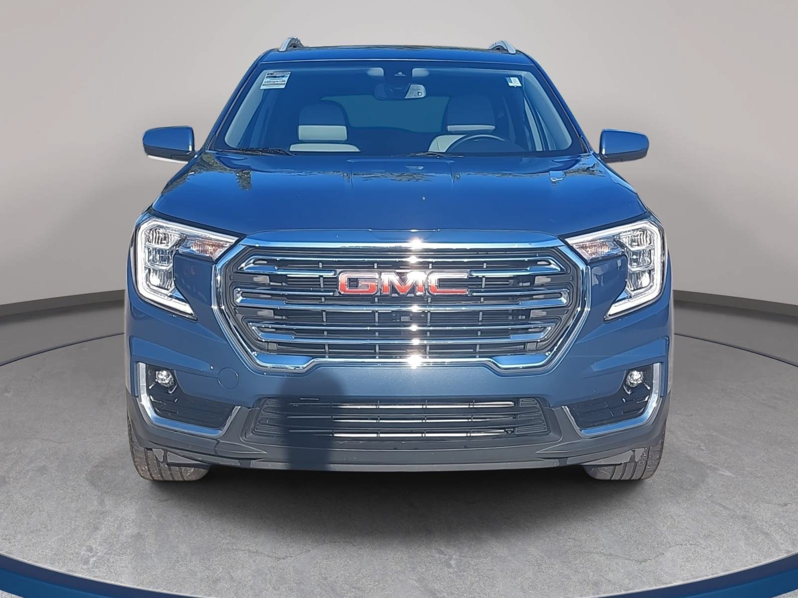 Used 2024 GMC Terrain SLT AWD/4WD image 2