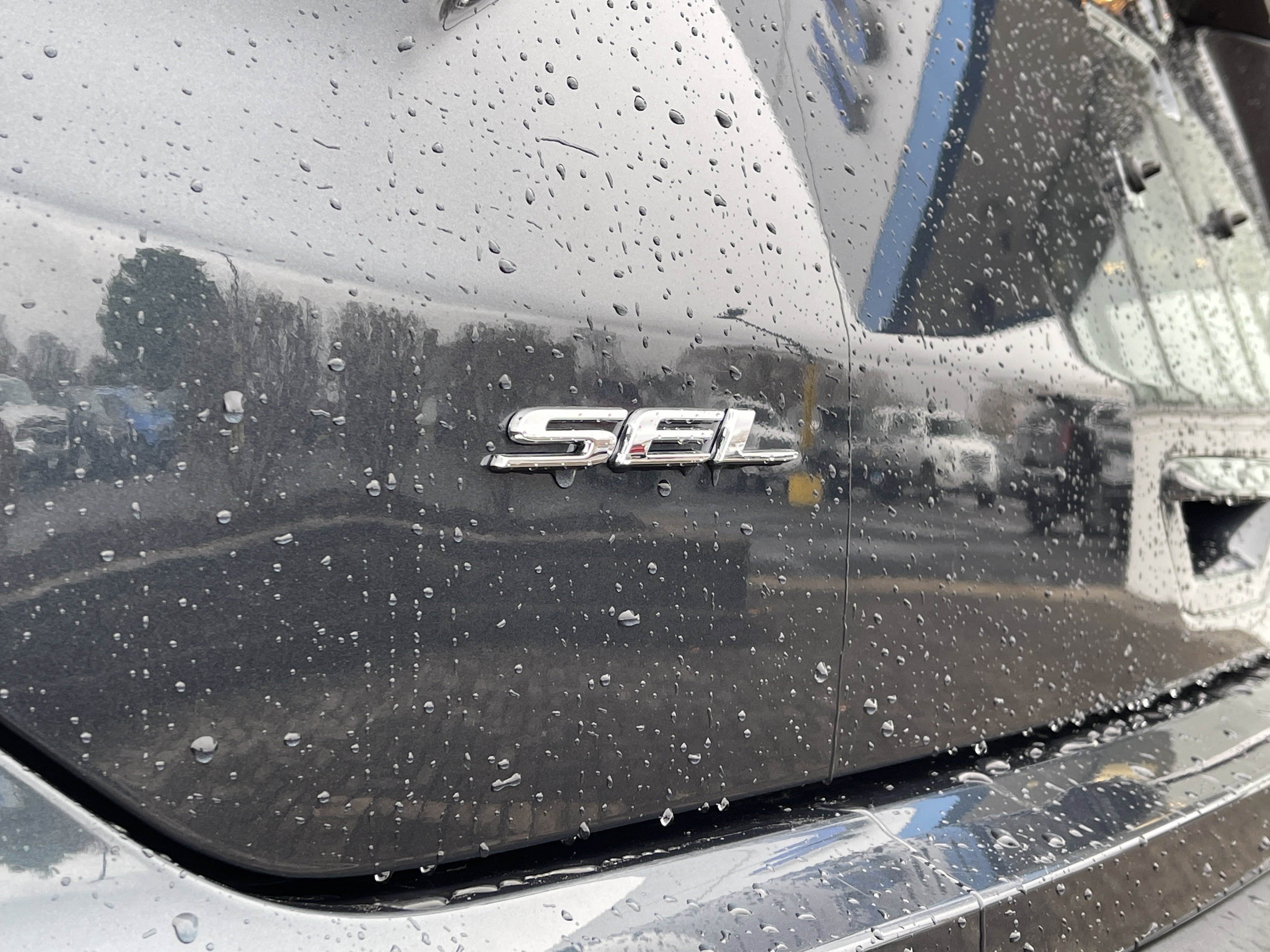 Used 2022 Ford Edge SEL image 13