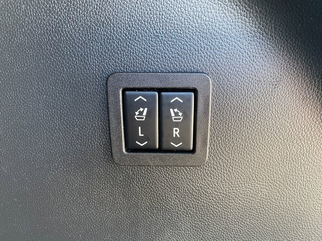 Used 2020 Buick Enclave Avenir w/ Avenir Technology Package AWD/4WD image 6