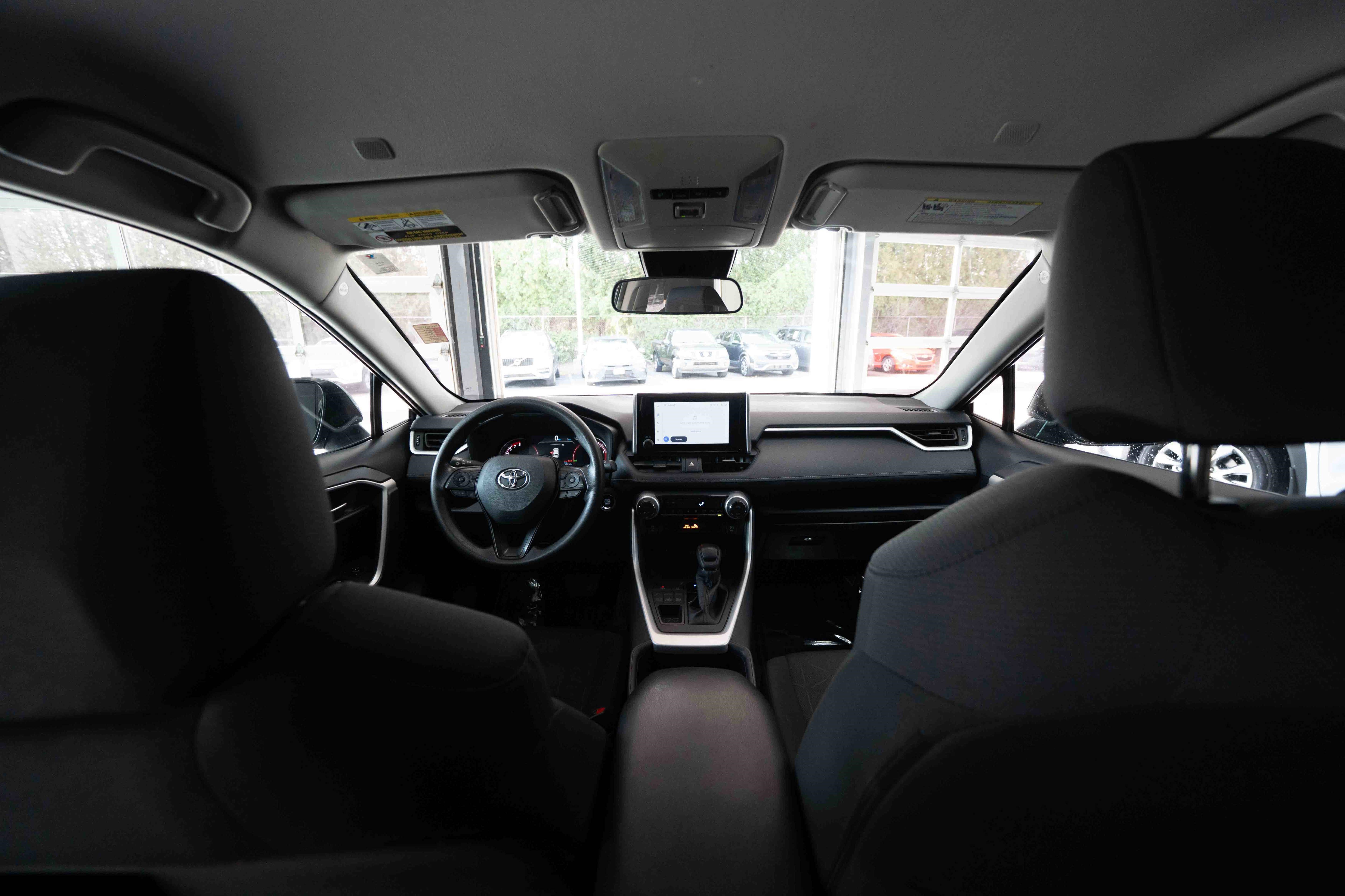 Used 2025 Toyota RAV4 XLE AWD/4WD image 19