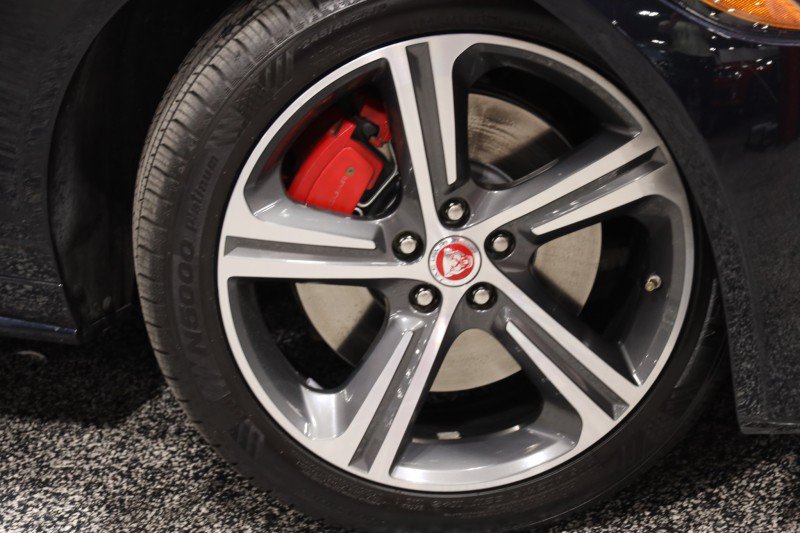 Used 2018 Jaguar XF First Edition AWD/4WD image 4