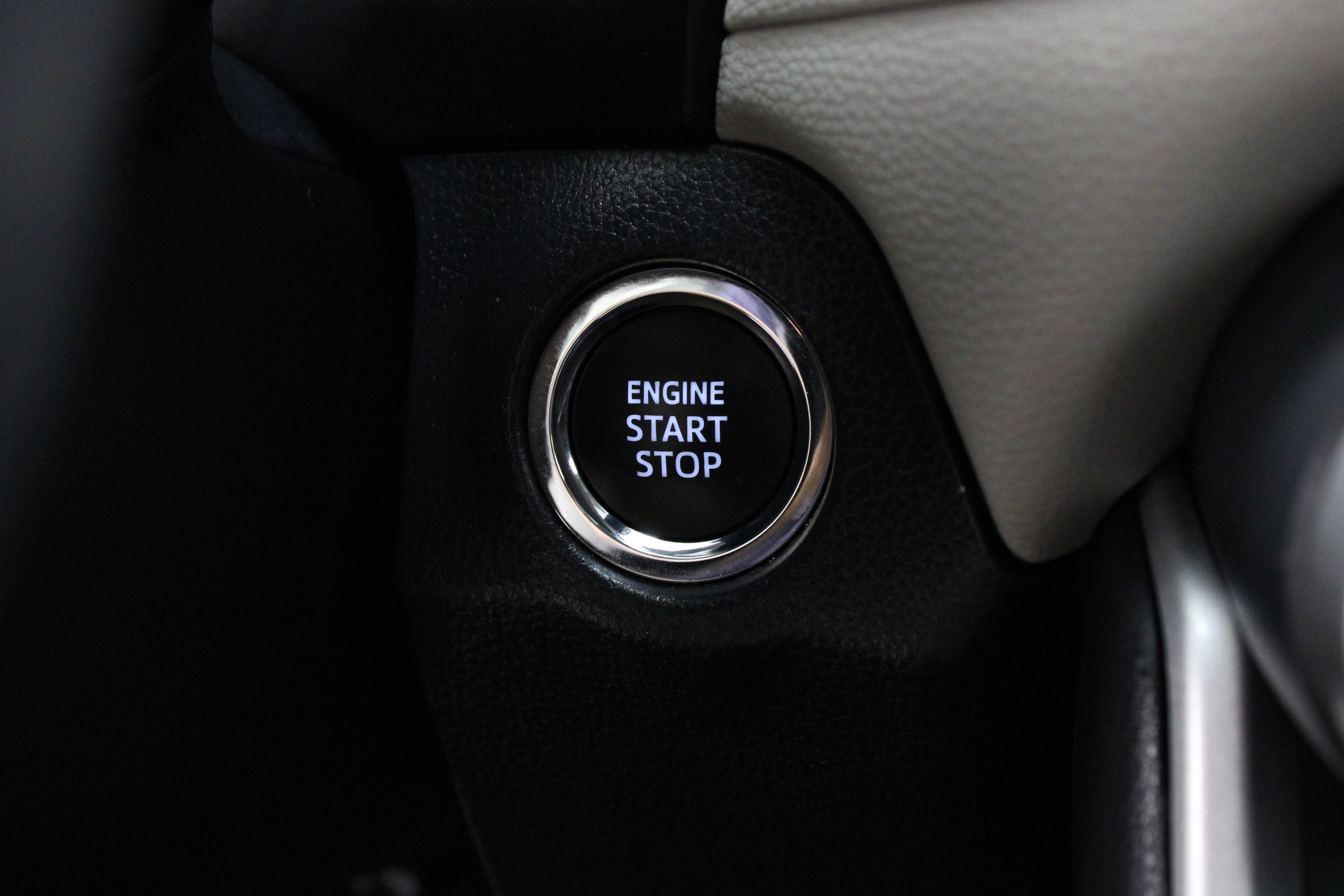 Certified 2025 Toyota RAV4 Limited FWD image 18