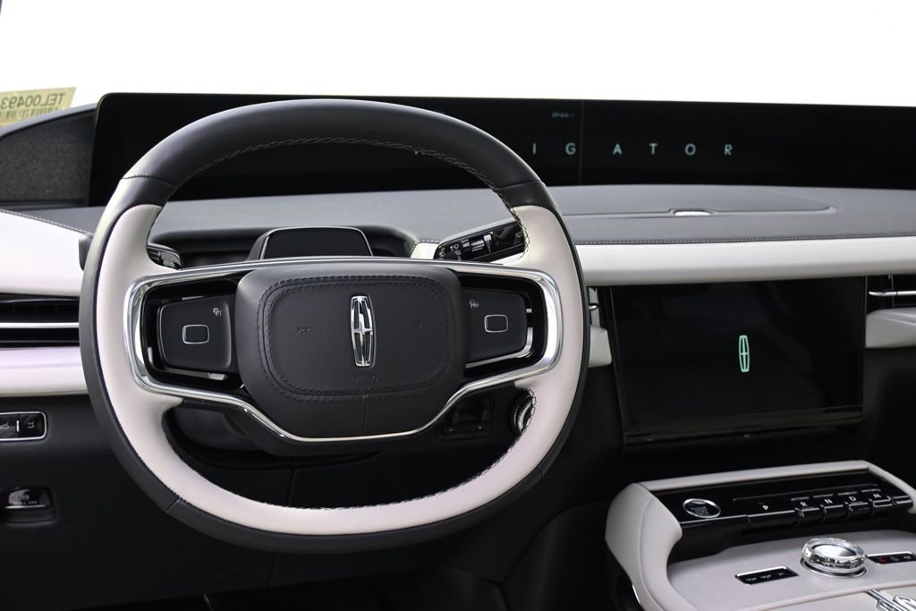 New 2026 Lincoln Navigator Reserve w/ Jet Appearance Package AWD/4WD image 12