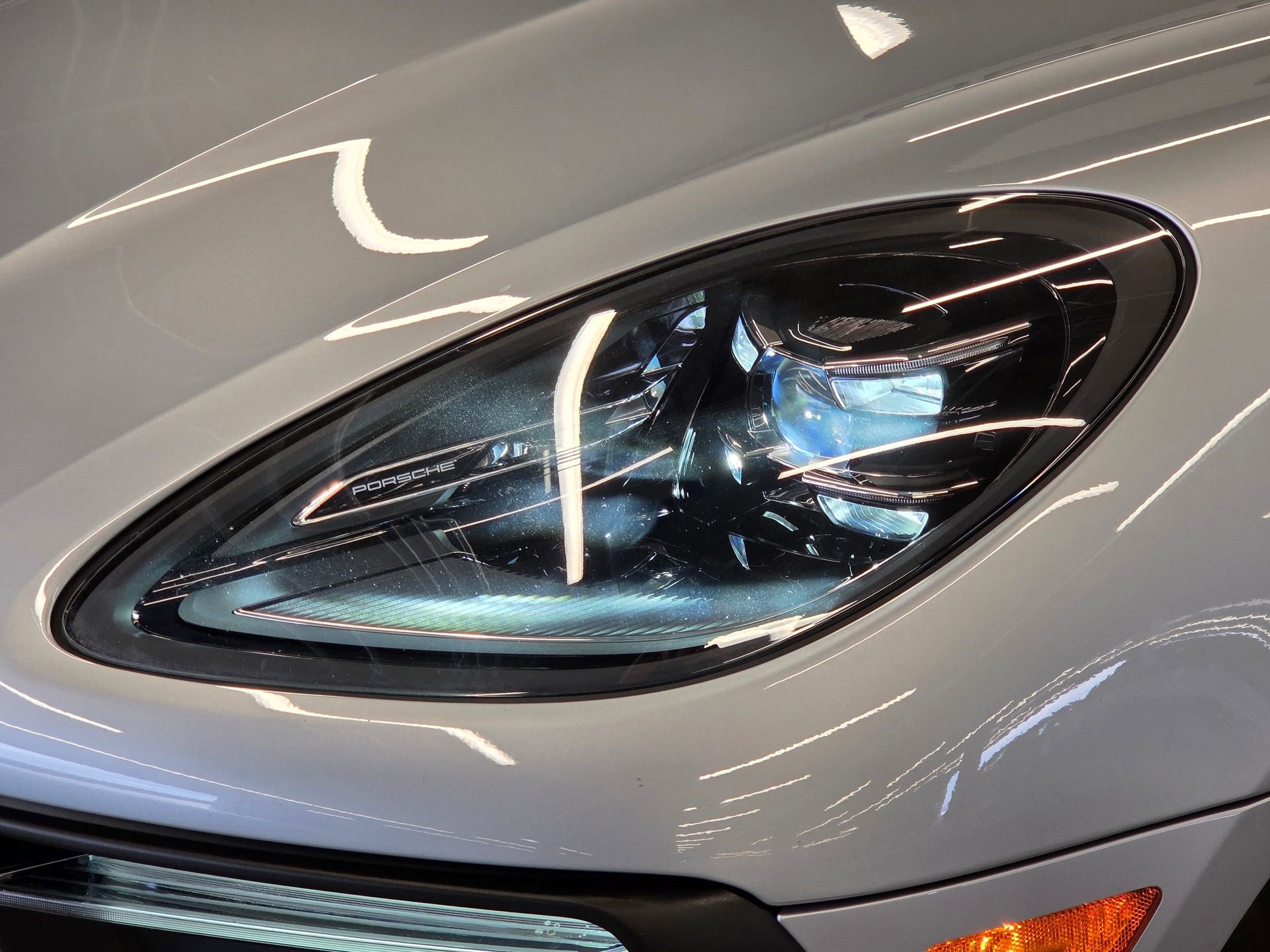 Certified 2024 Porsche Macan Turbo AWD/4WD image 27