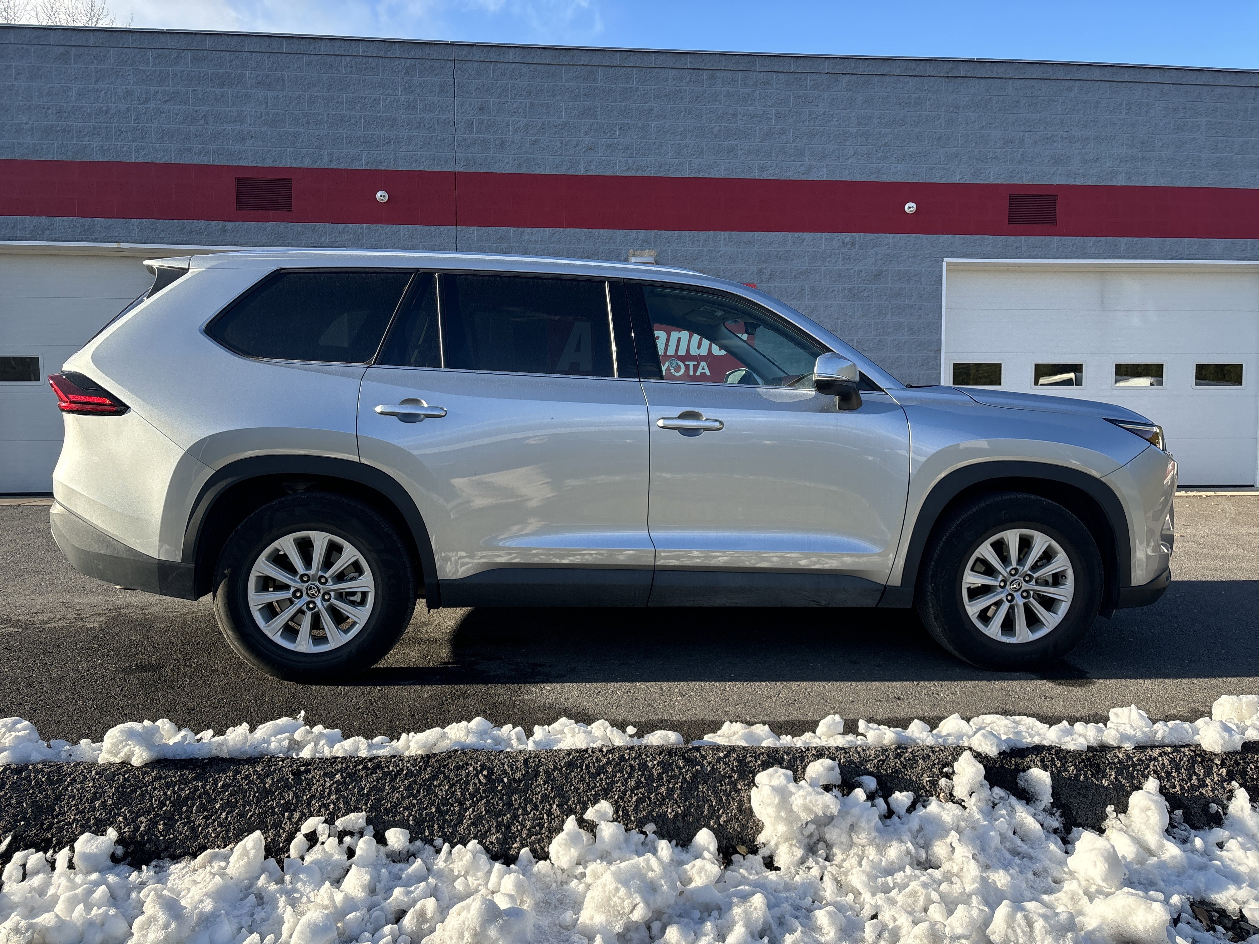 Used 2025 Toyota Grand Highlander AWD video 2
