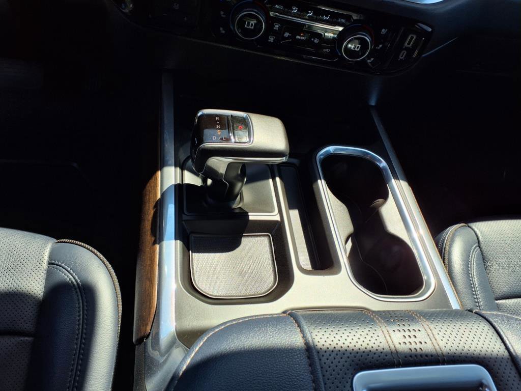 Used 2022 Chevrolet Silverado 1500 High Country w/ Technology Package image 17