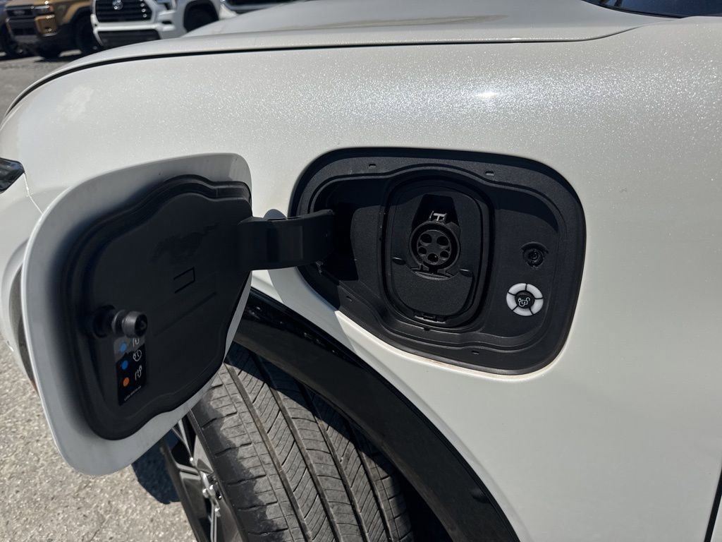 Used 2023 Ford Mustang Mach-E Premium AWD/4WD image 33