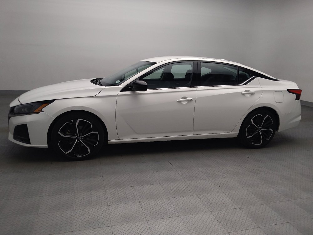 Used 2024 Nissan Altima 2.5 SR FWD image 2