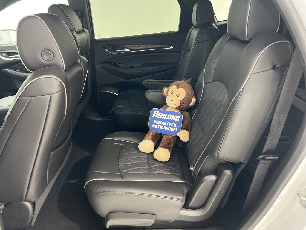 Used 2024 Buick Enclave Avenir w/ Avenir Technology Package image 21