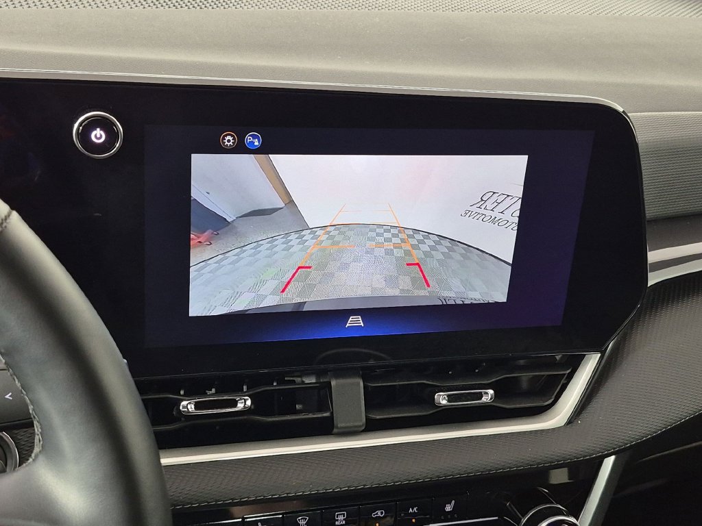 Used 2026 Chevrolet Equinox LT FWD image 24