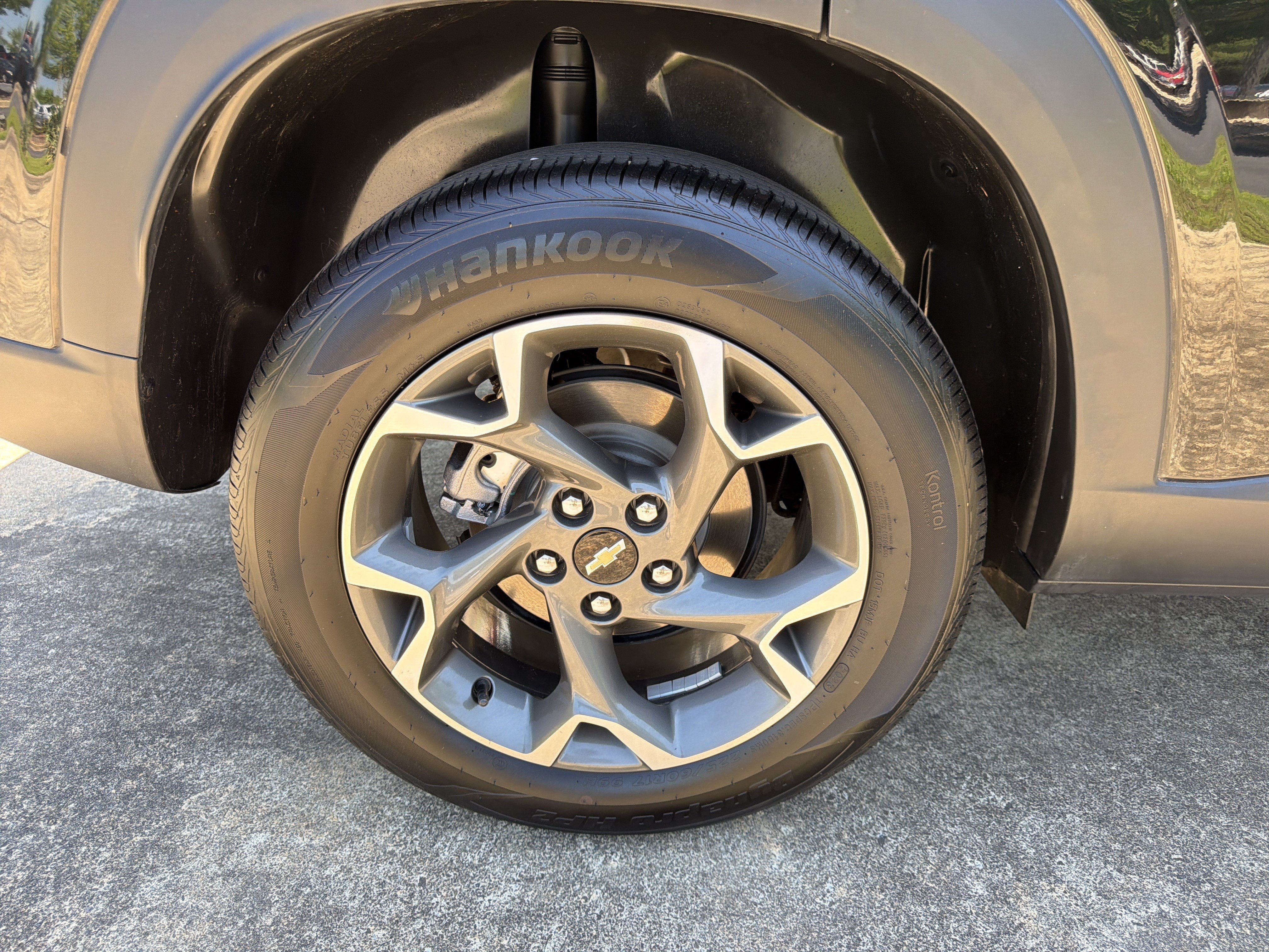 Used 2024 Chevrolet Trax LT FWD image 17