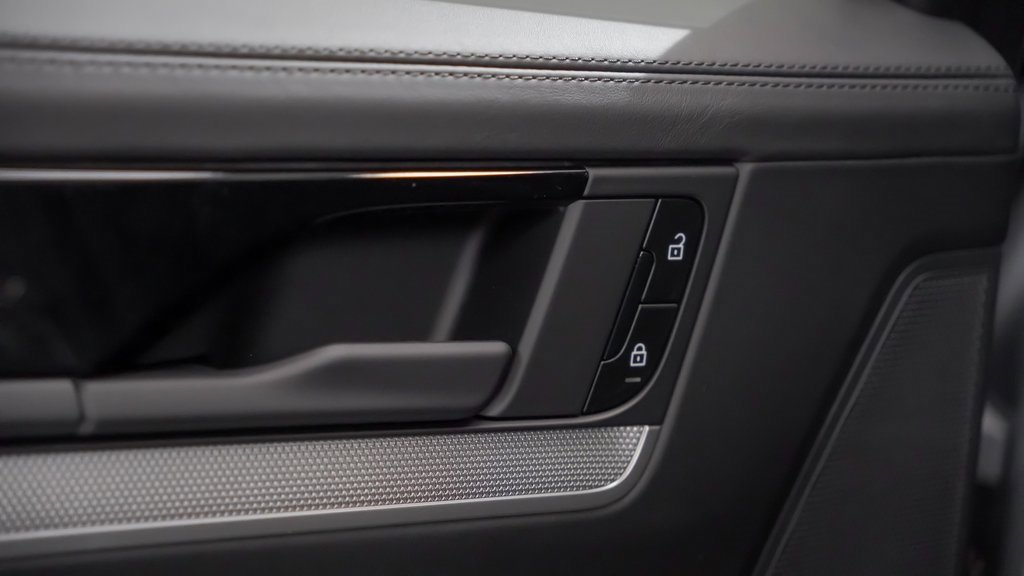 New 2025 Porsche Cayenne Coupe image 15