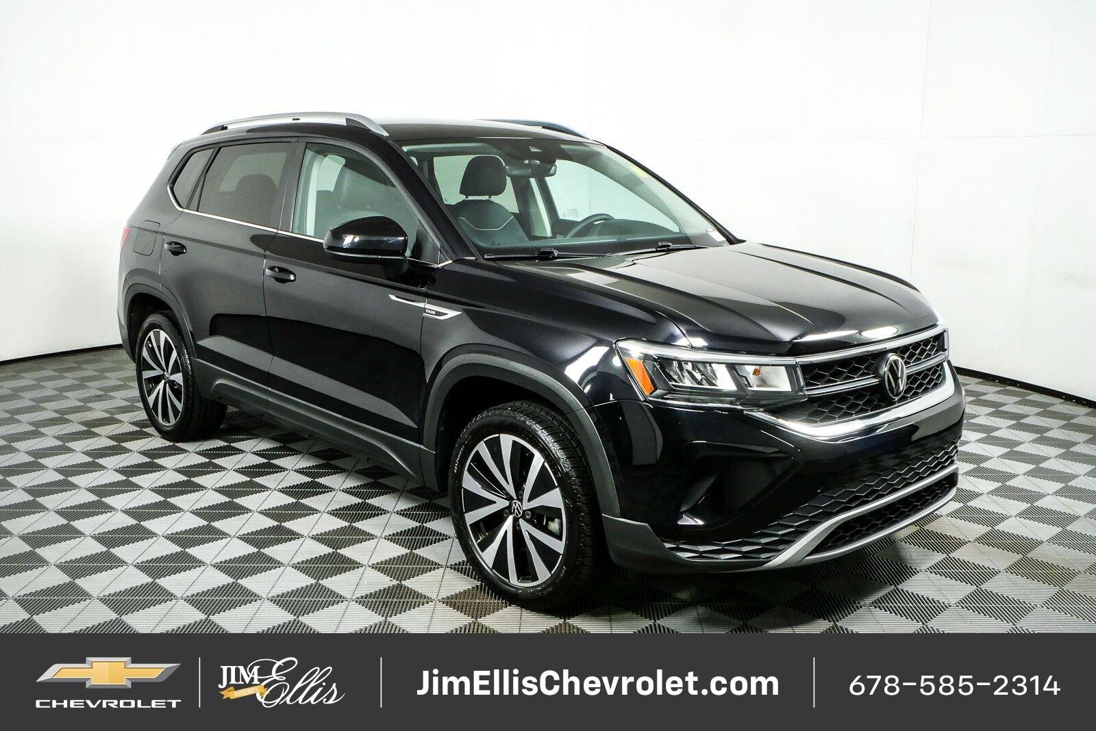 Used 2023 Volkswagen Taos SE FWD image 1