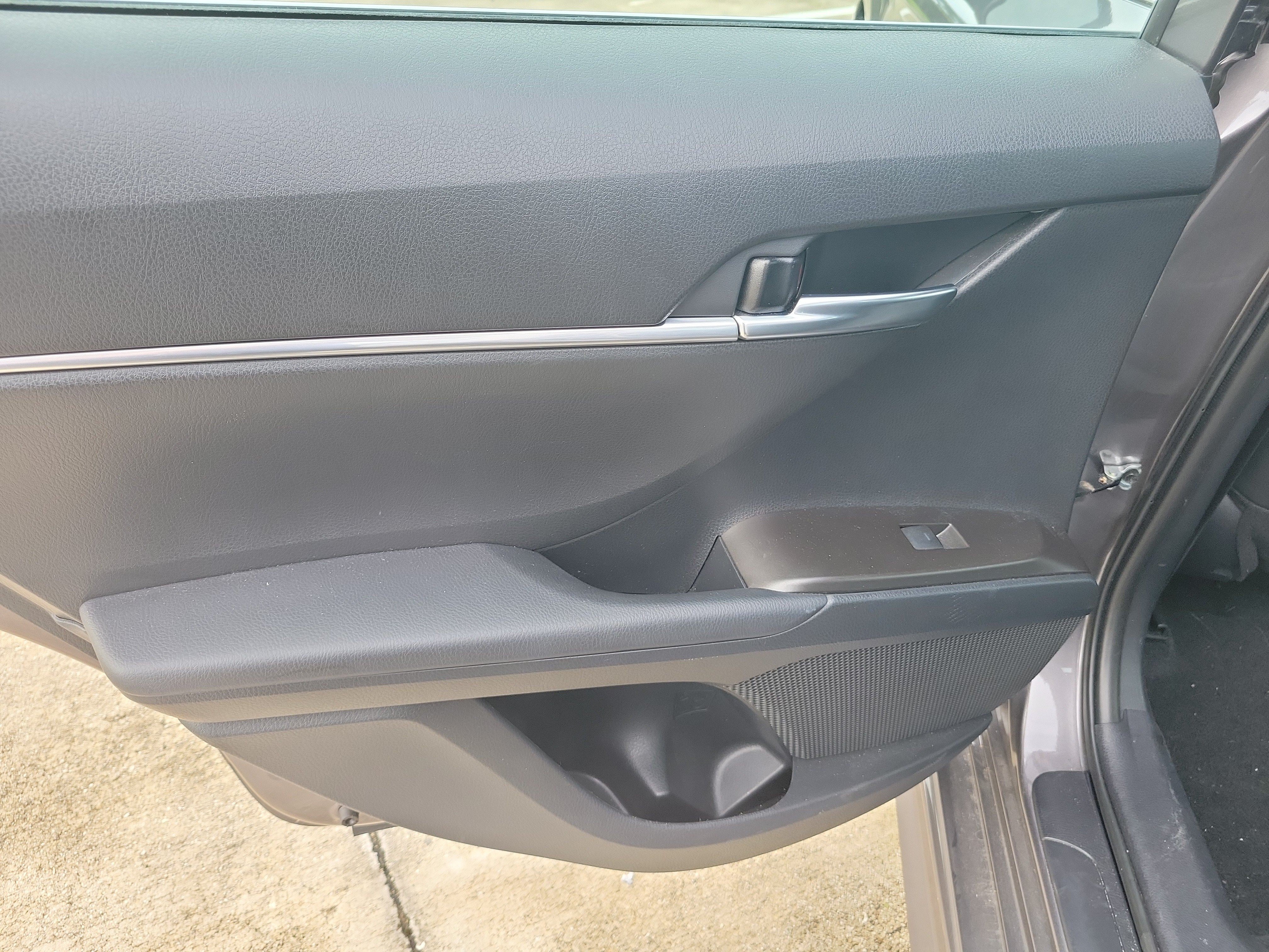 Used 2023 Toyota Camry SE FWD image 11