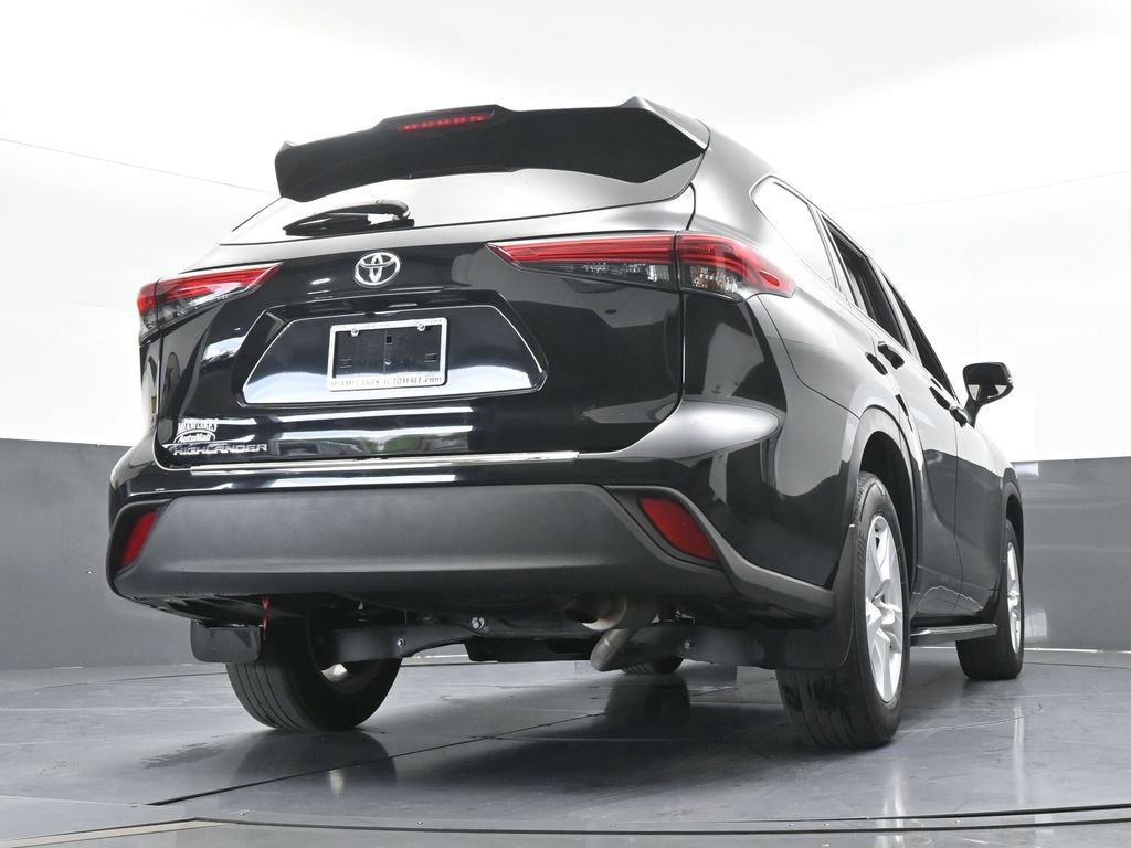 Used 2023 Toyota Highlander L image 54