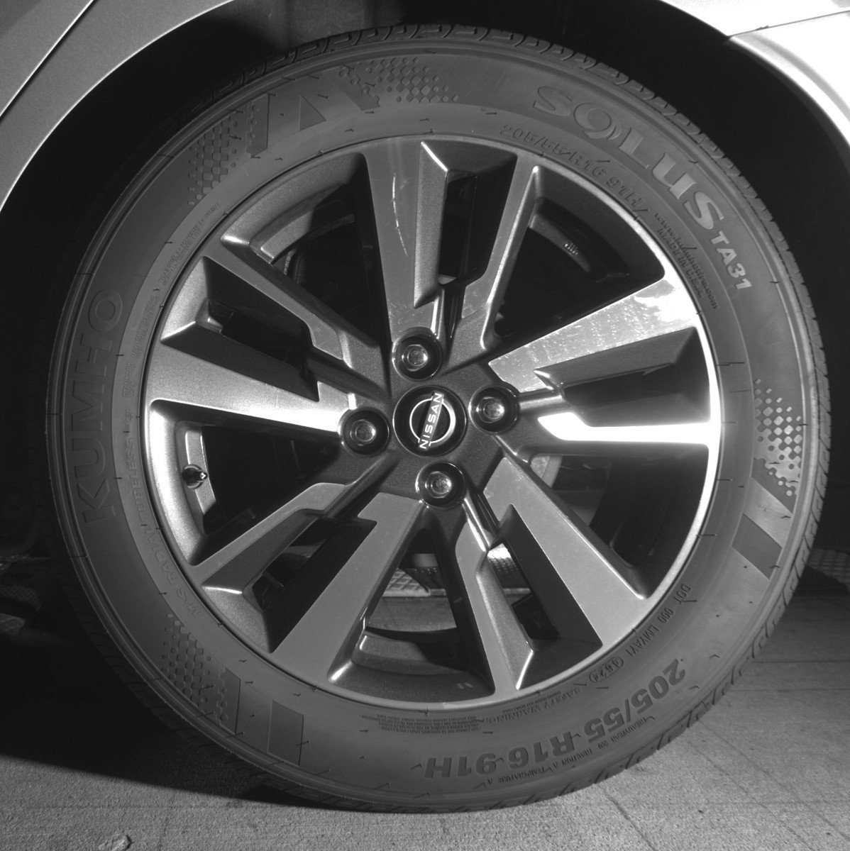 Used 2025 Nissan Versa SV image 14