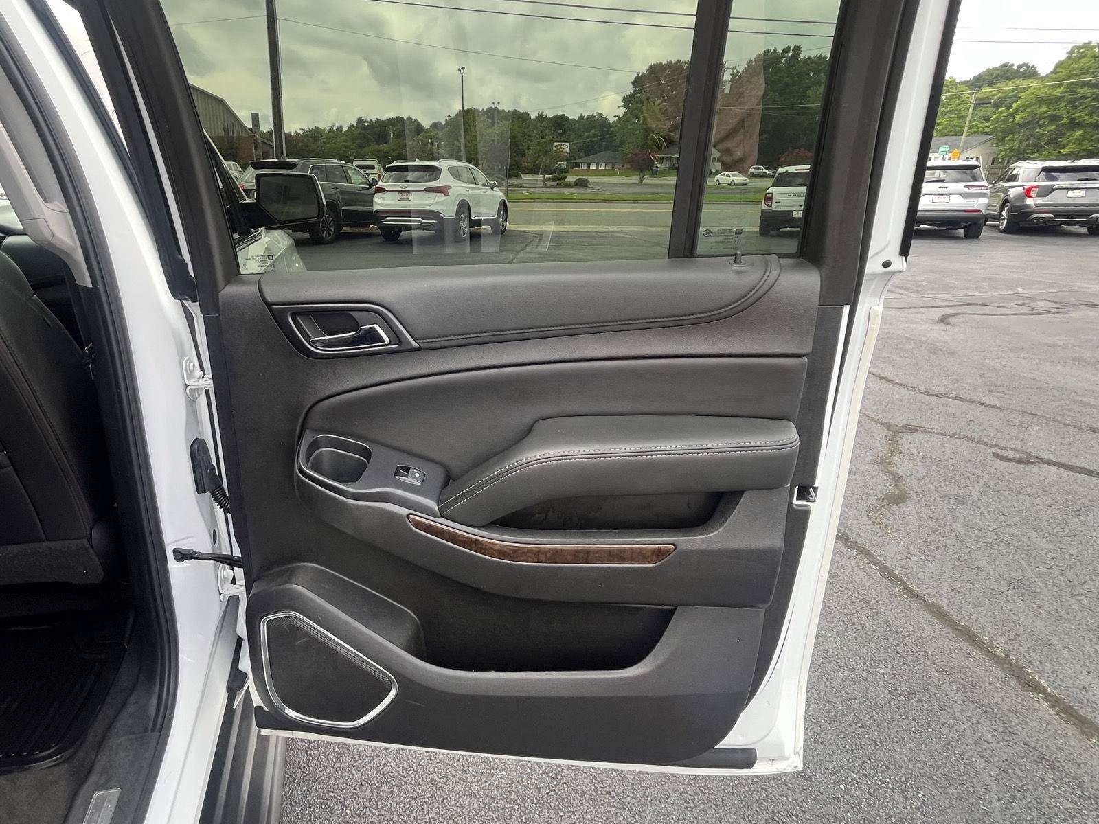 Used 2019 Chevrolet Suburban LT AWD/4WD image 35