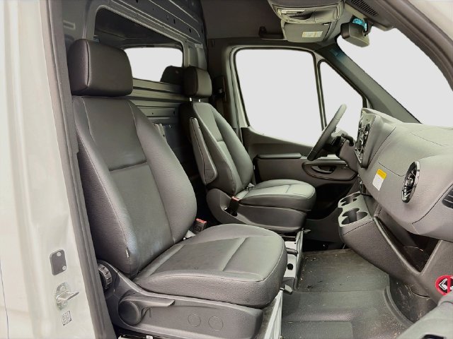 Certified 2025 Mercedes-Benz Sprinter 2500 image 26