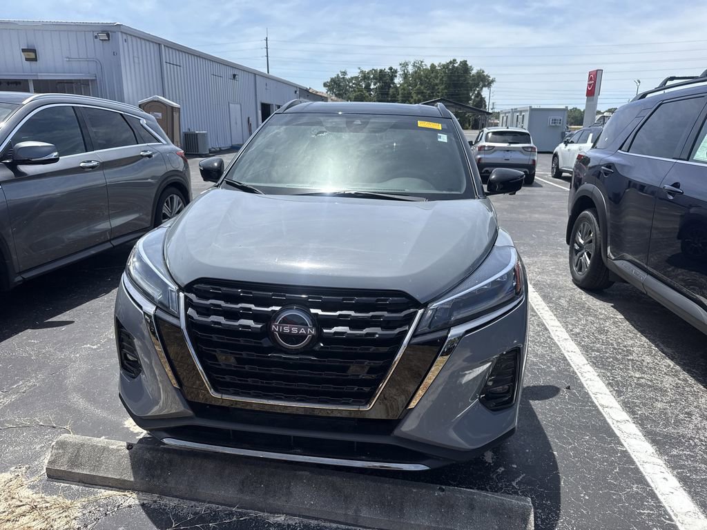 Certified 2023 Nissan Kicks SR FWD image 3