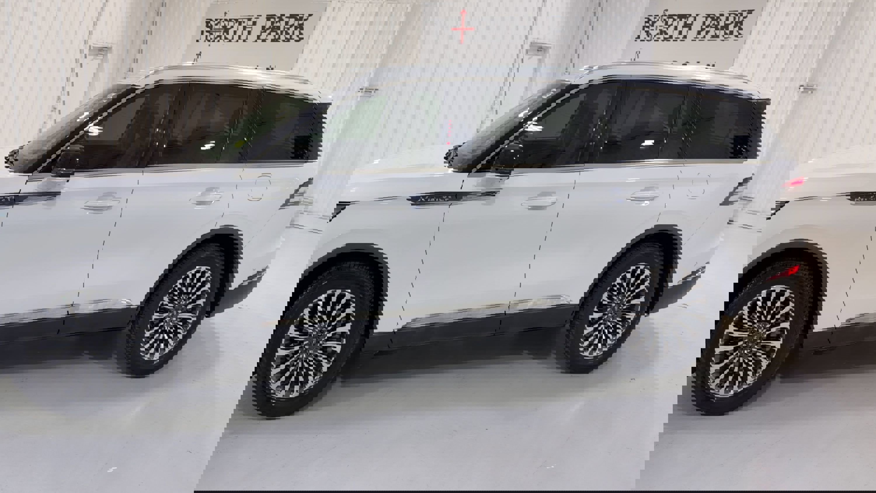 Used 2022 Lincoln Aviator Reserve w/ Equipment Group 201A image 6