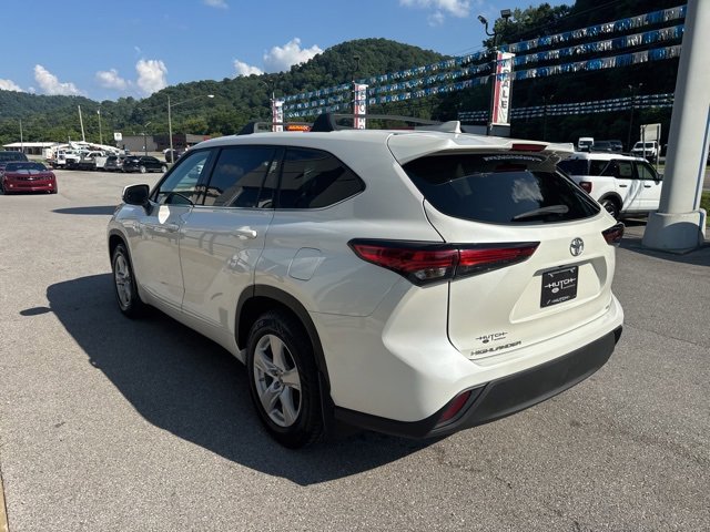 Used 2021 Toyota Highlander LE image 5