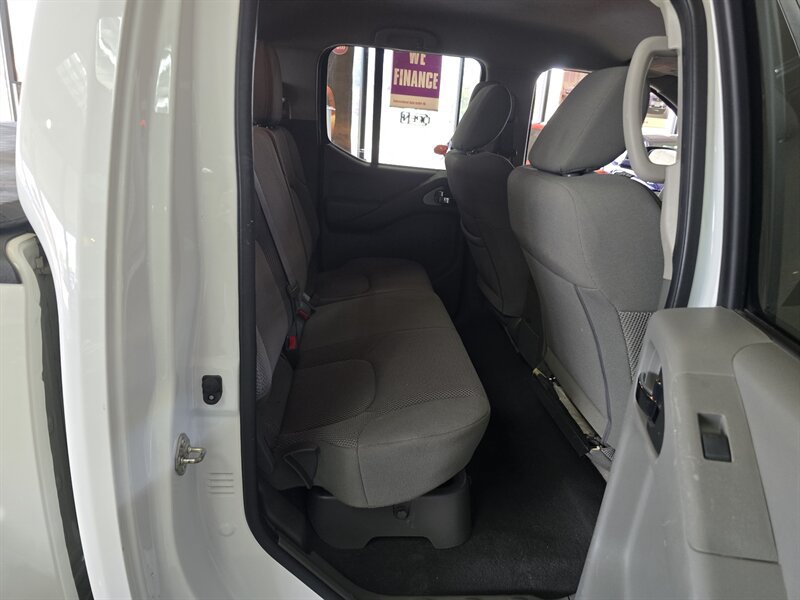 Used 2020 Nissan Frontier SV w/ Midnight Edition Floor Mats RWD image 16
