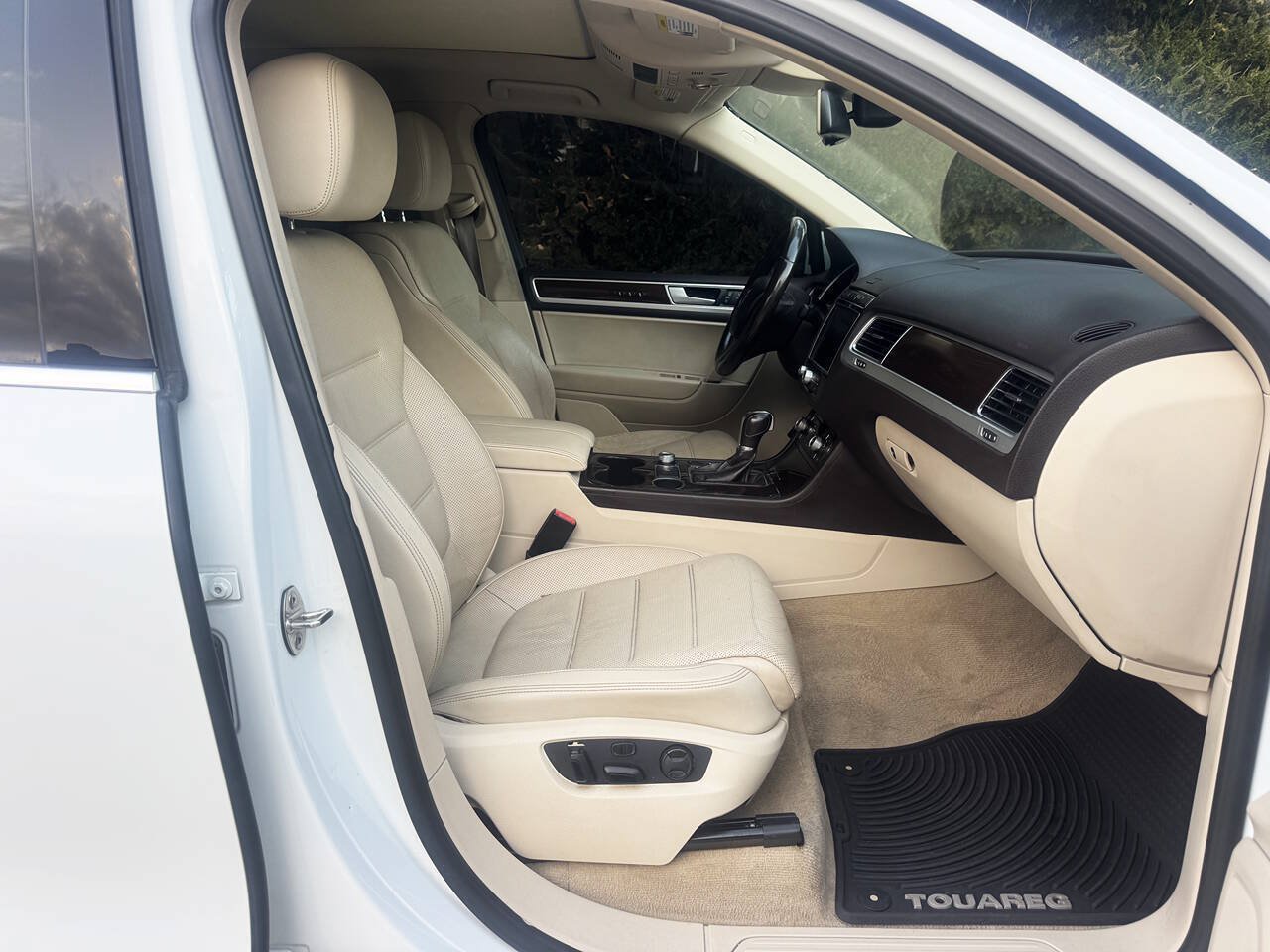 Used 2016 Volkswagen Touareg VR6 AWD/4WD image 12