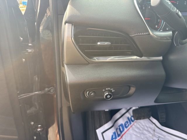 Used 2023 Chevrolet Traverse LT image 15