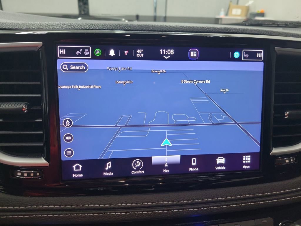 Used 2023 Chrysler Pacifica Limited image 7