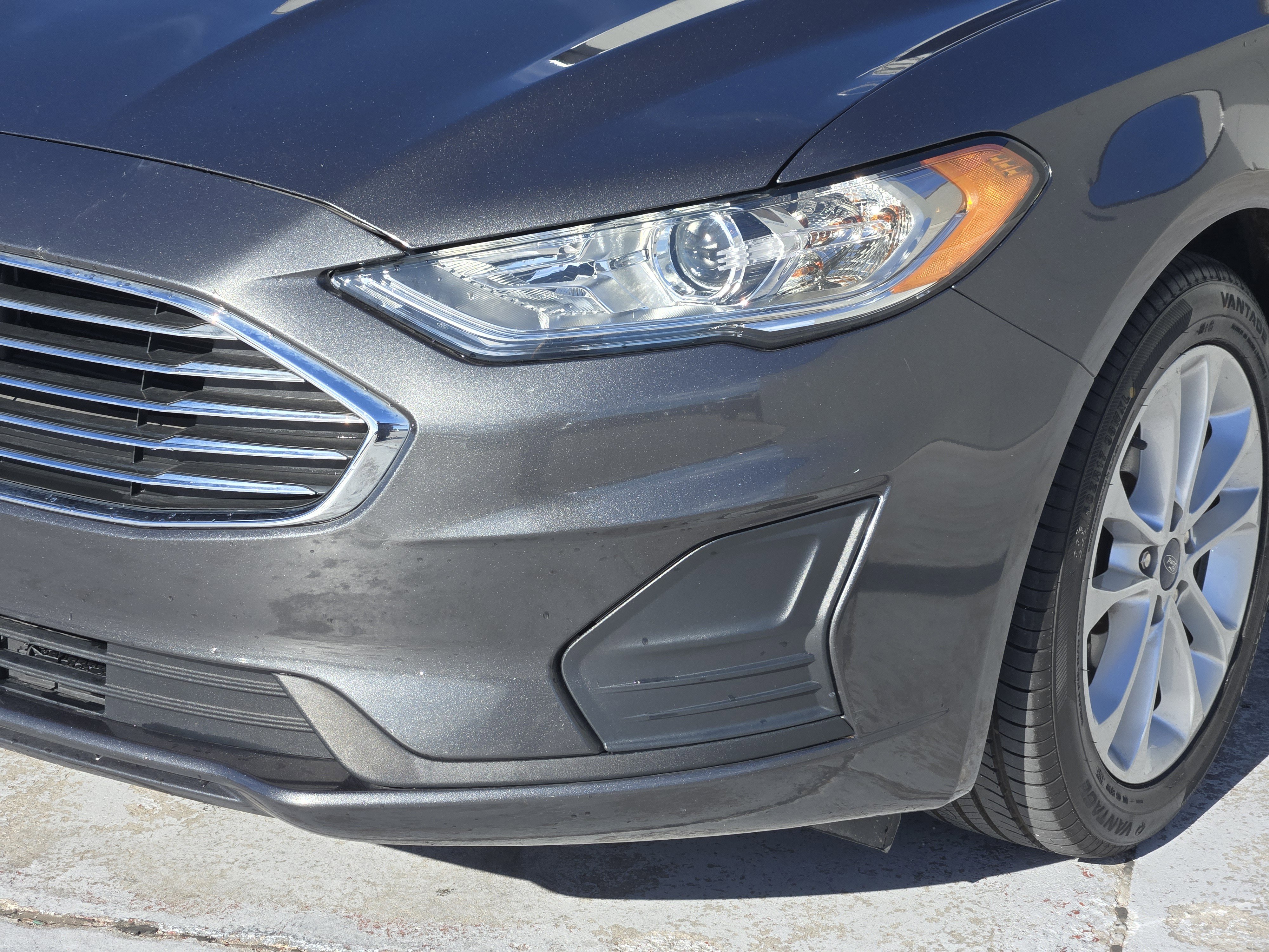 Used 2020 Ford Fusion SE image 11