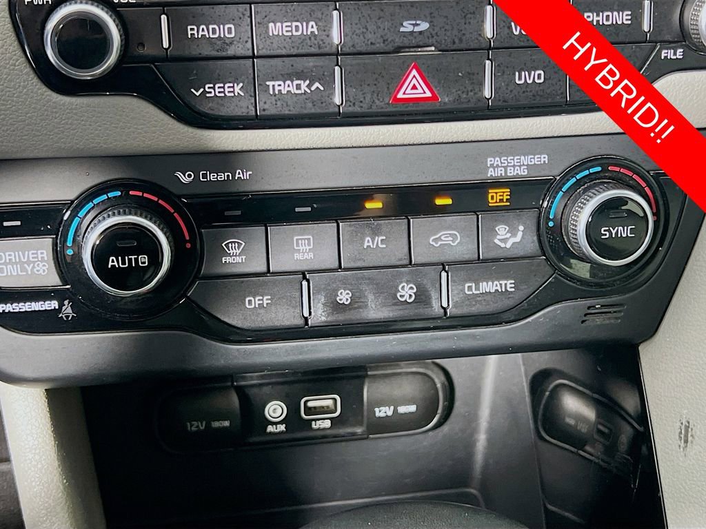 Certified 2017 Kia Niro Touring image 17