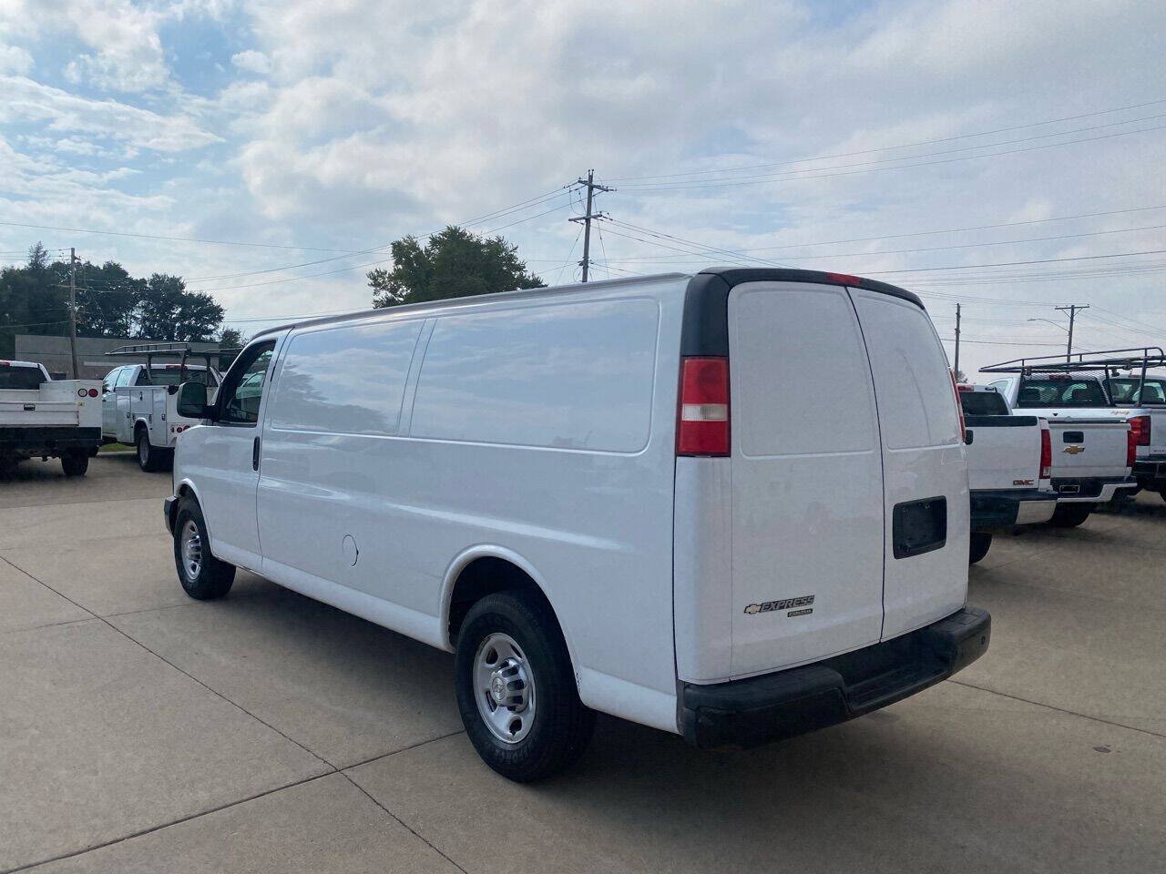 Used 2014 Chevrolet Express 3500 Extended RWD image 11