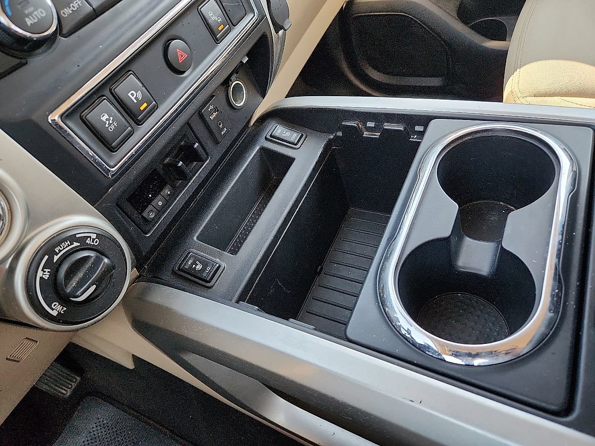 Used 2017 Nissan Titan SV AWD/4WD image 12