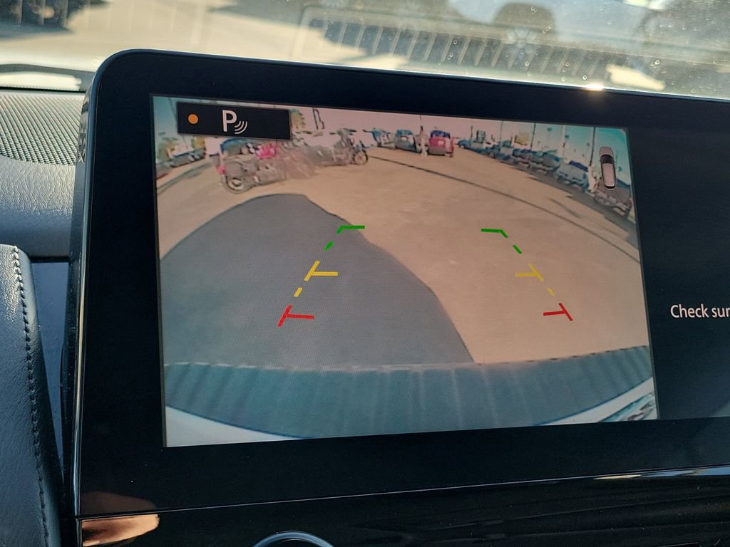 Used 2024 Nissan Armada SV image 10