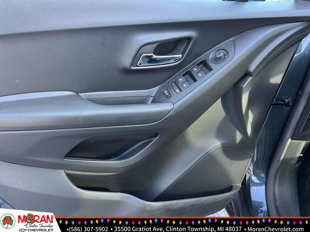 Certified 2022 Chevrolet Trax LT w/ Driver Confidence Package image 15